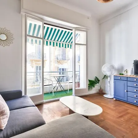 Magnificent - Carre D'or *